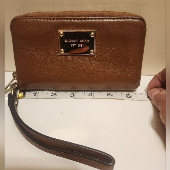 Michael Kors Brown Leather "Jet Set" Zip Around Wristlet Wallet Ret.$135 - Picture 2 of 8